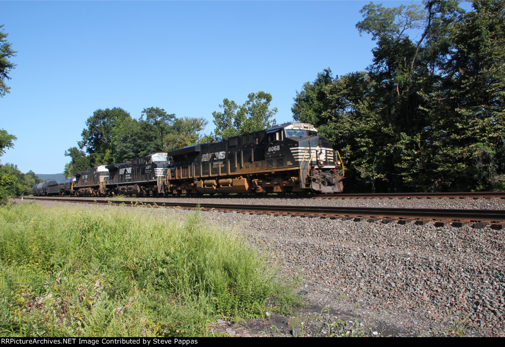 NS 8068 on the point of train 12G